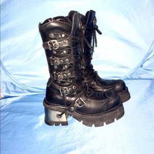 New Rock Black Leather and Metal Boots Size 39